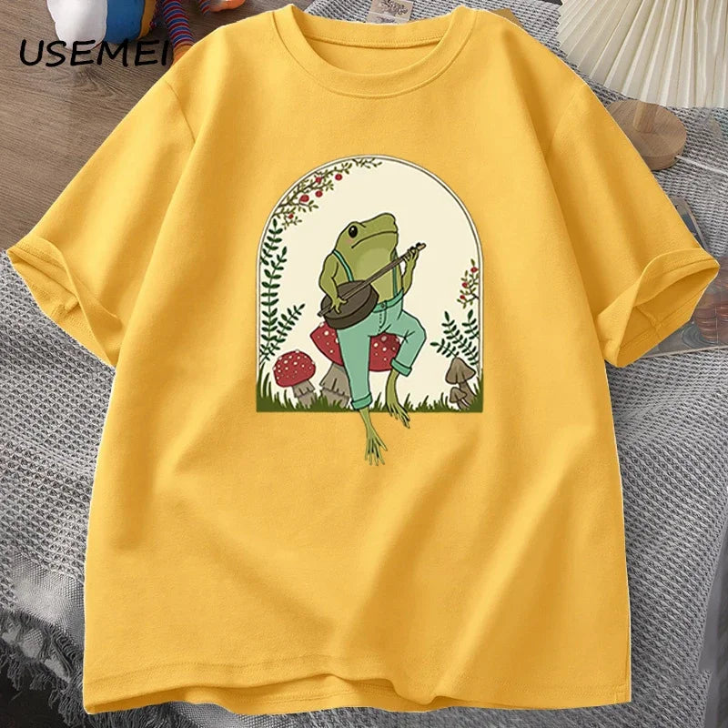 Cute Frog Playing Banjo T-shirt